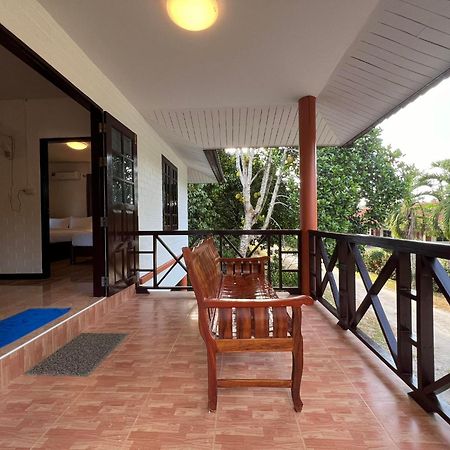 Naisang Hostel Чумпхон Экстерьер фото