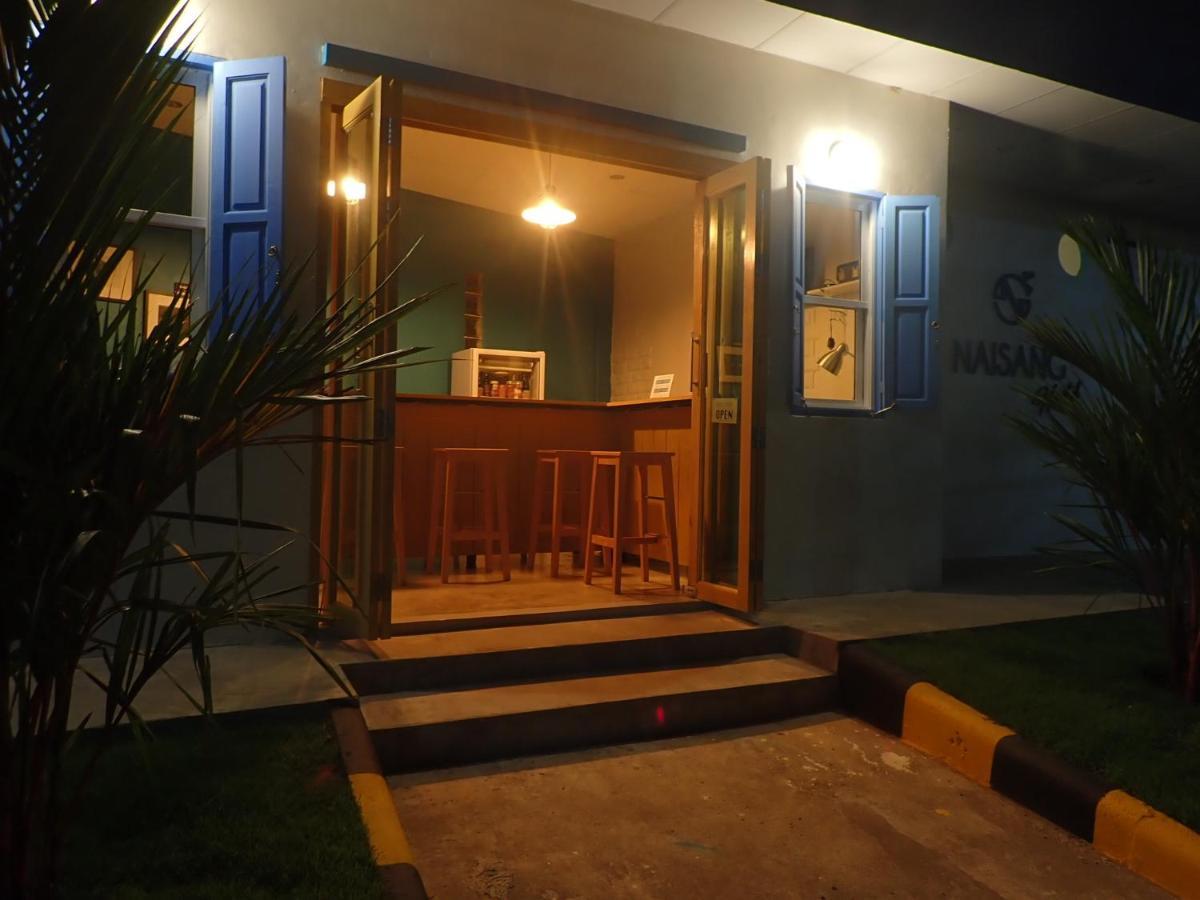 Naisang Hostel Чумпхон Экстерьер фото
