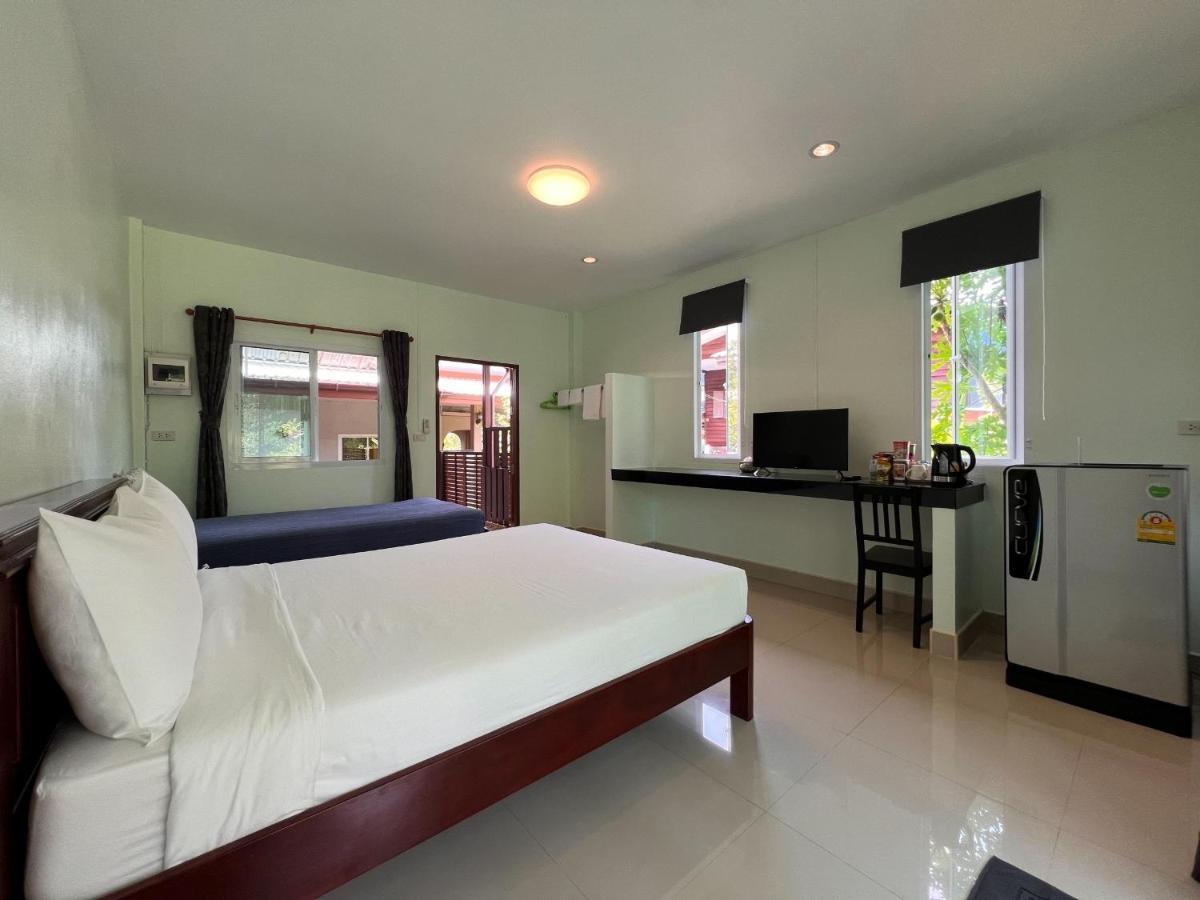 Naisang Hostel Чумпхон Экстерьер фото