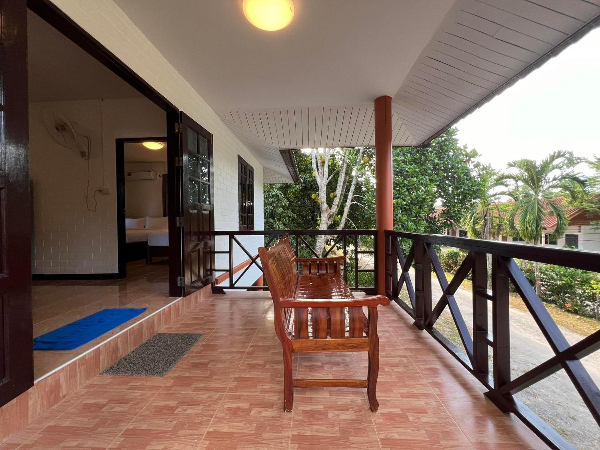Naisang Hostel Чумпхон Экстерьер фото