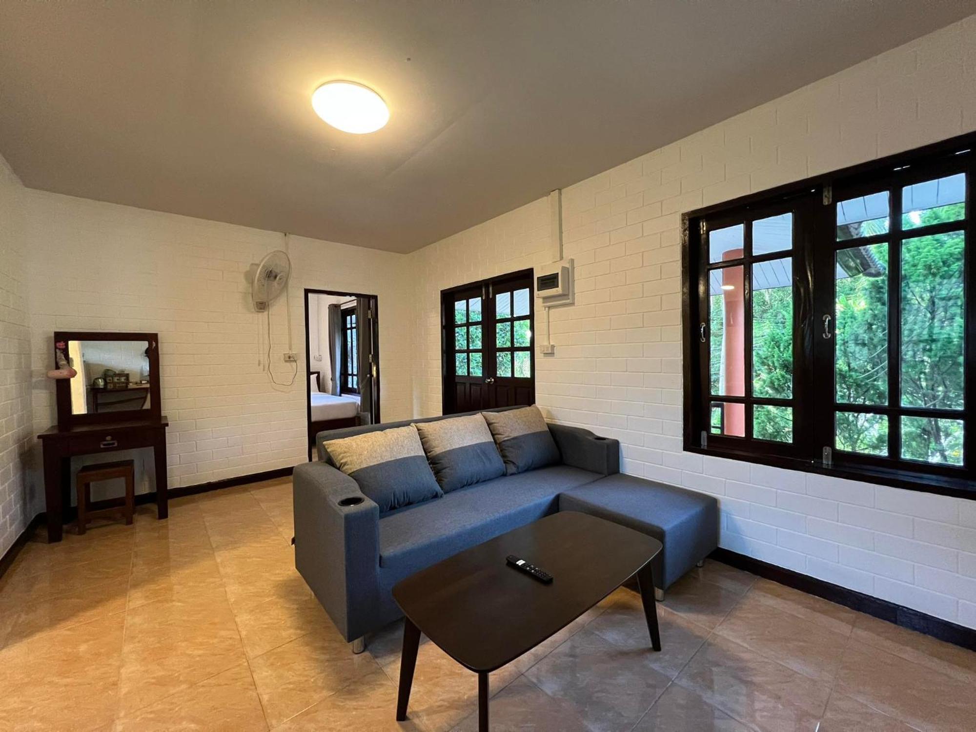 Naisang Hostel Чумпхон Экстерьер фото