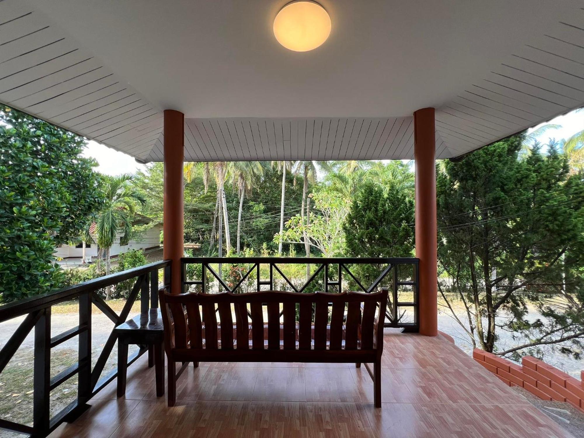 Naisang Hostel Чумпхон Экстерьер фото