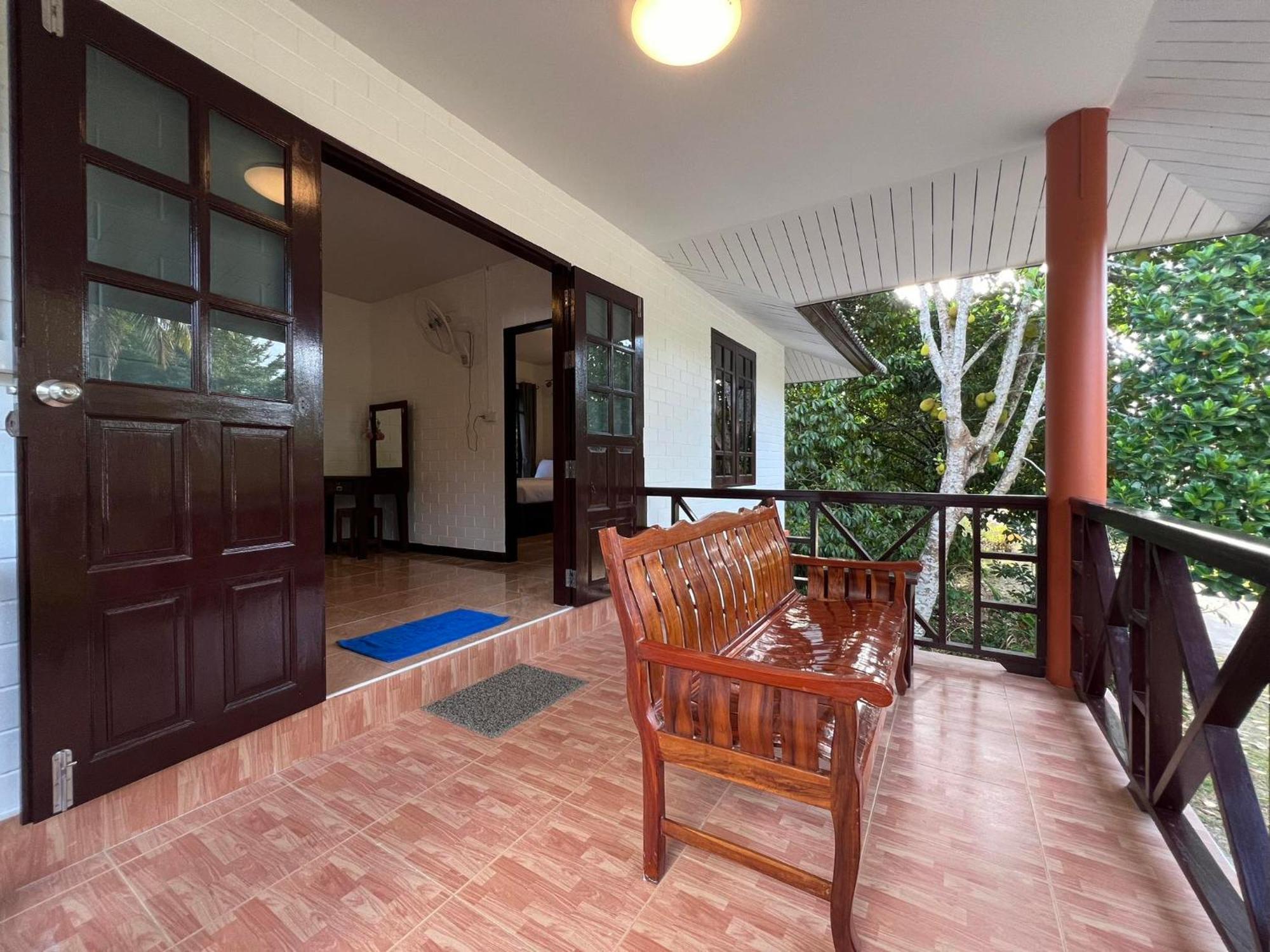 Naisang Hostel Чумпхон Экстерьер фото